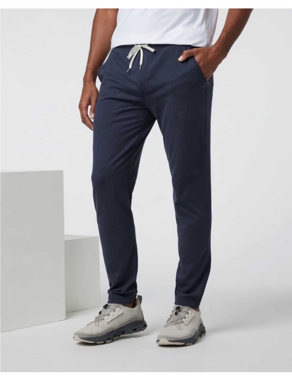 Vuori Ponto Performance Pant 30"
Men's Navy Jogger Pants with Drawstring, Large
